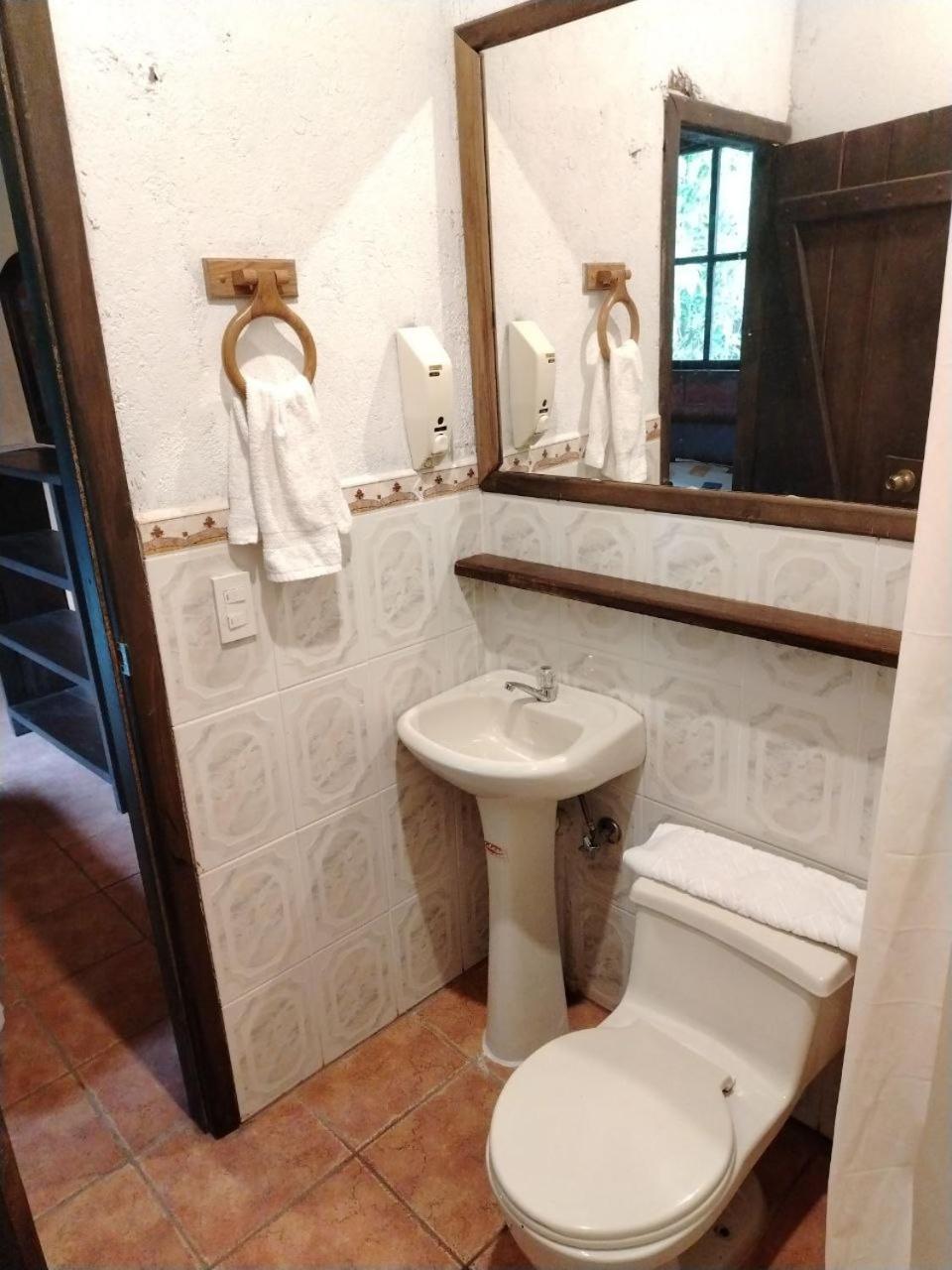 Hosteria Sapos Y Ranas Milpe Ngoại thất bức ảnh